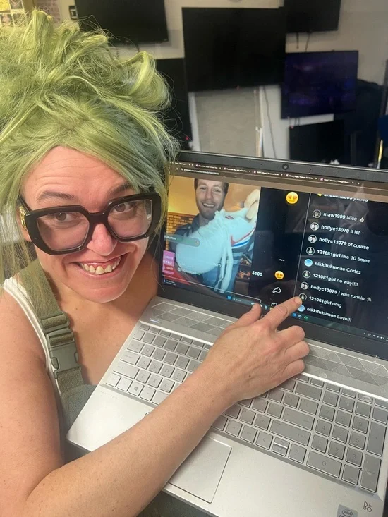 Gucci Green and Gold Velvet Networking Booster Antenna - Picture 3 of 4